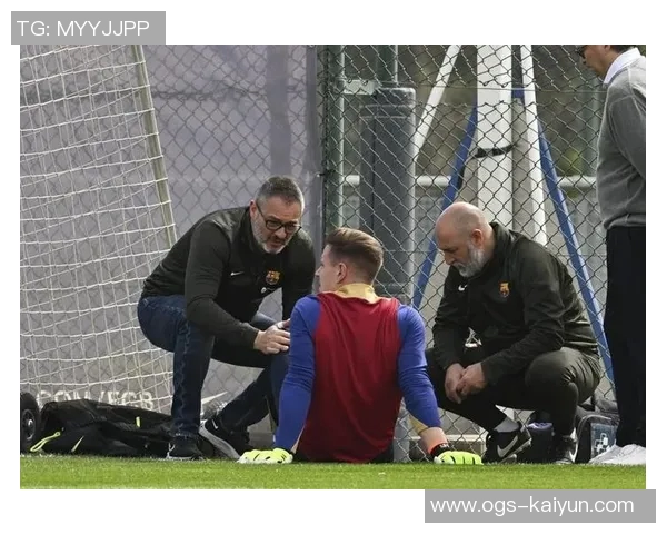 世体:特尔施特根还未参加球队合练,预计12月或1月初复出 世体:特尔施特根还未参加球队合练,预计12月或1月初复出